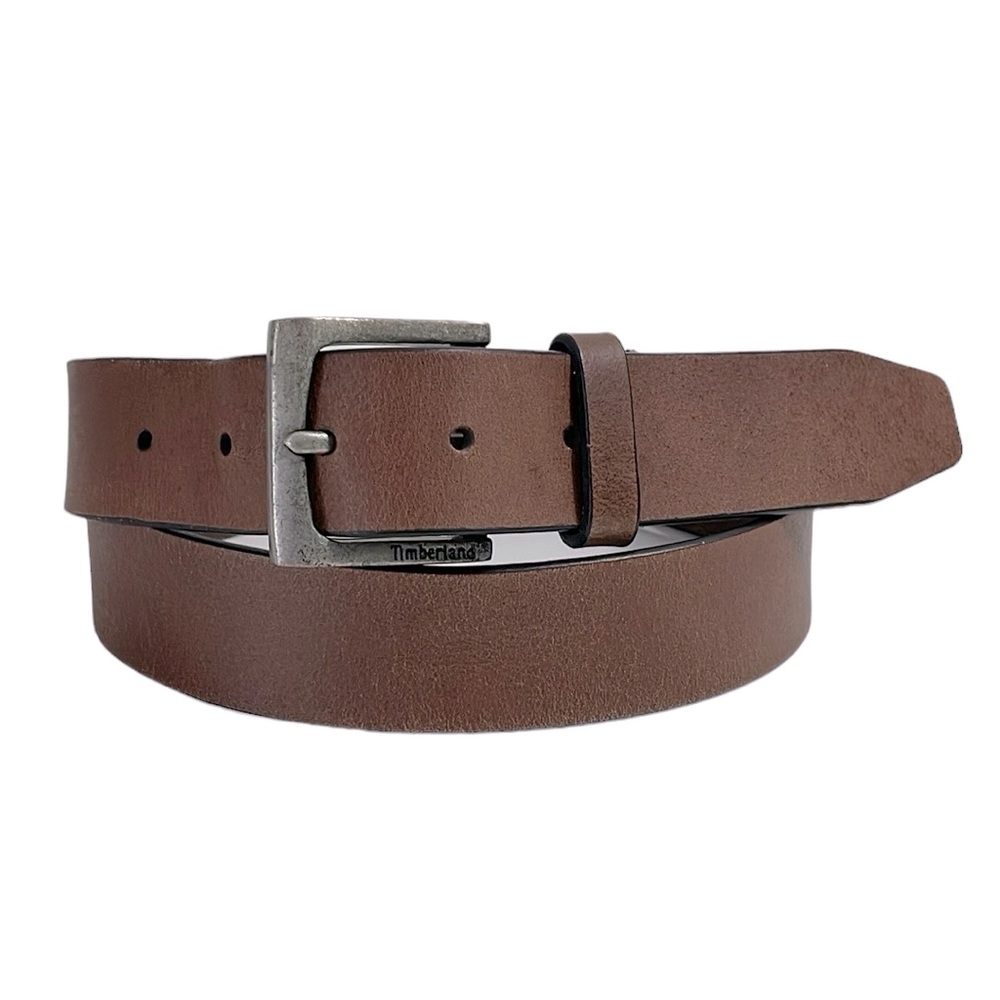 Timberland men’s Size 38 light brown leather‎ belt. Matte silver colored buckle.